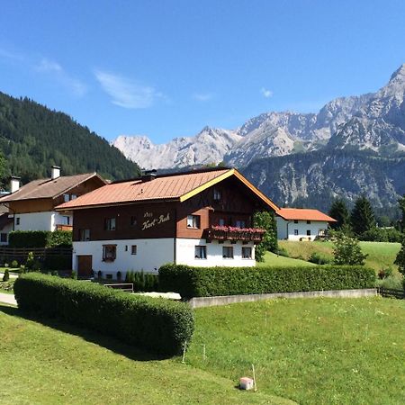 Haus Karl'S Ruh Bed & Breakfast Ehrwald Exterior photo