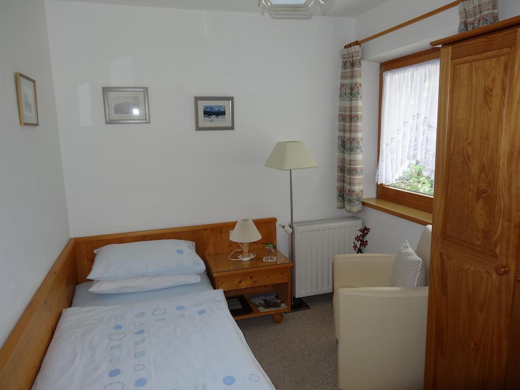 Haus Karl'S Ruh Bed & Breakfast Ehrwald Room photo