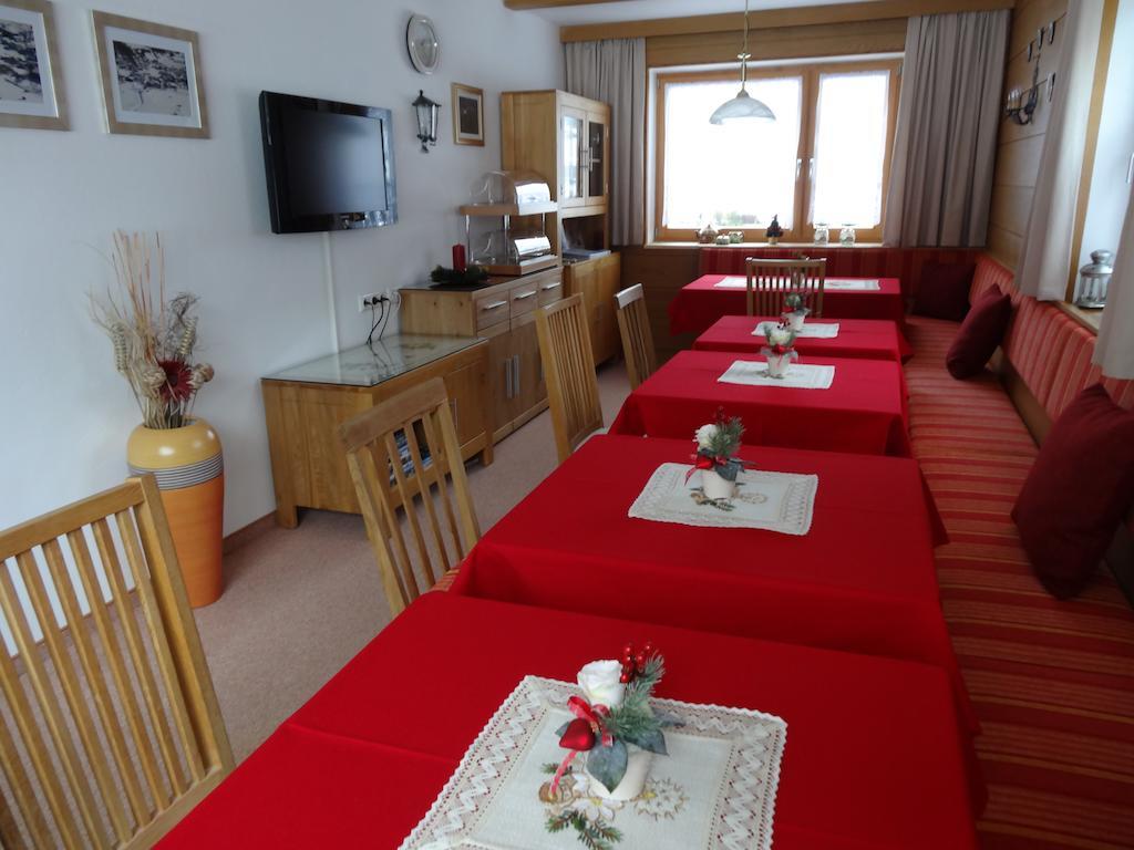Haus Karl'S Ruh Bed & Breakfast Ehrwald Exterior photo