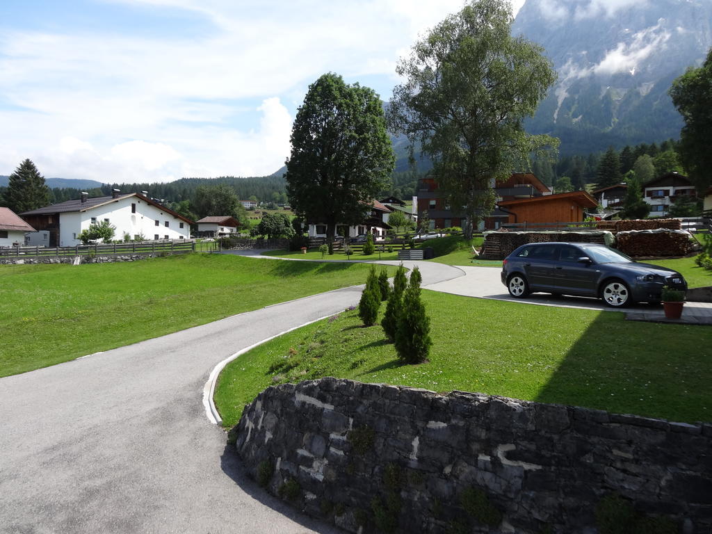 Haus Karl'S Ruh Bed & Breakfast Ehrwald Exterior photo