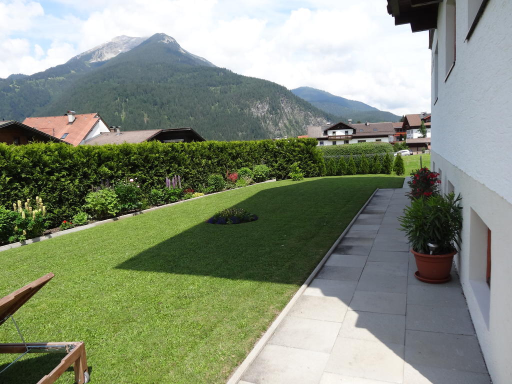 Haus Karl'S Ruh Bed & Breakfast Ehrwald Exterior photo