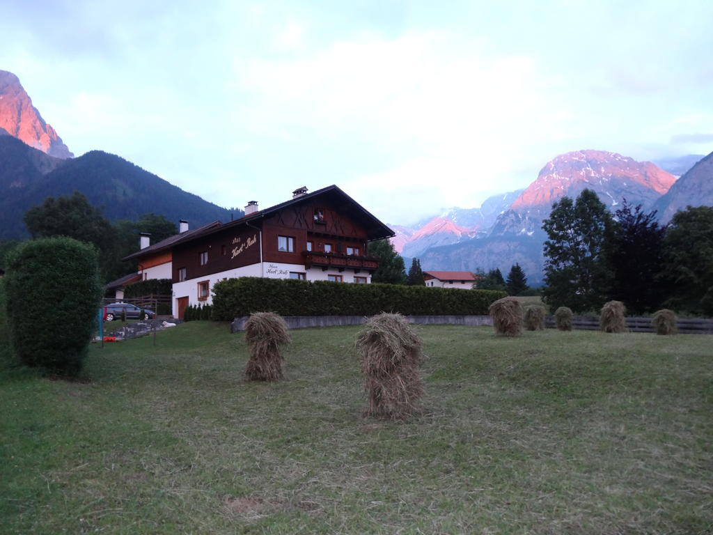 Haus Karl'S Ruh Bed & Breakfast Ehrwald Exterior photo