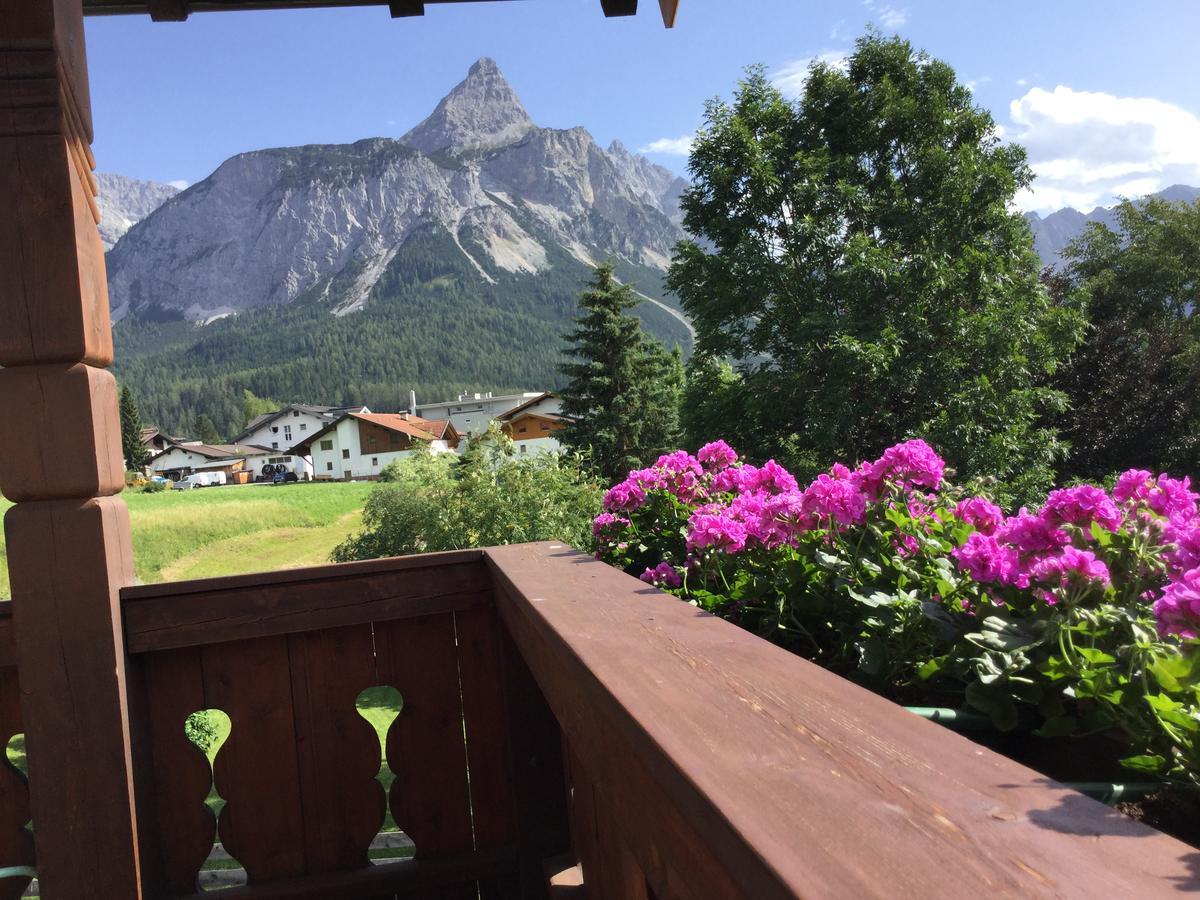 Haus Karl'S Ruh Bed & Breakfast Ehrwald Exterior photo